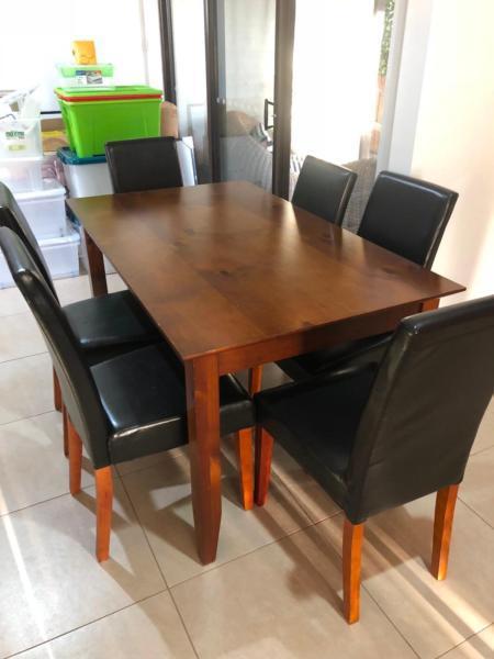 Dinning table, 6 seats, great cond