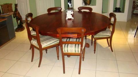 Large Round Red Cedar table & 6 chairs