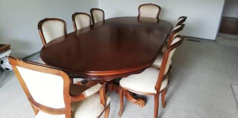 Timber Vintage Dining Table and Chairs in good condition