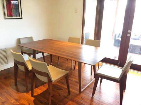 King Living dining table and chairs (6)