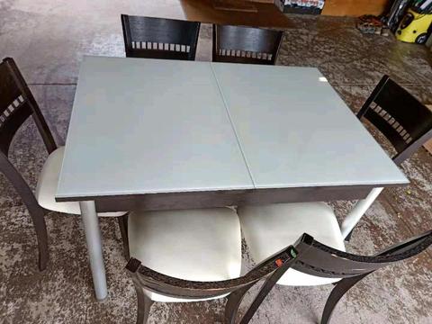 Diner Table - 6 seats with extendable table top to suit your need