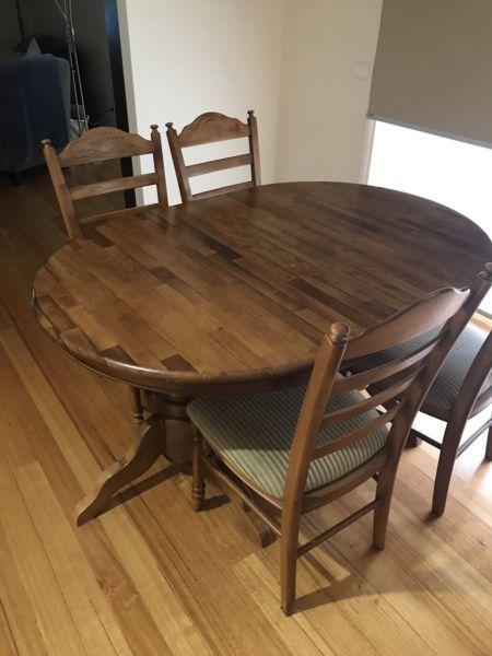 Solid wood extension table