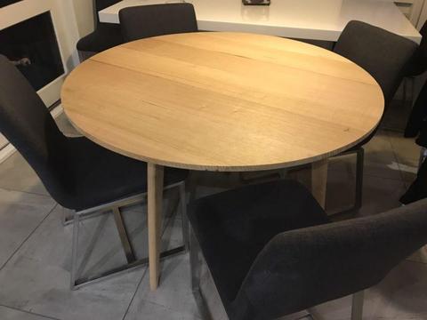Tassie Oak round table 1.2m