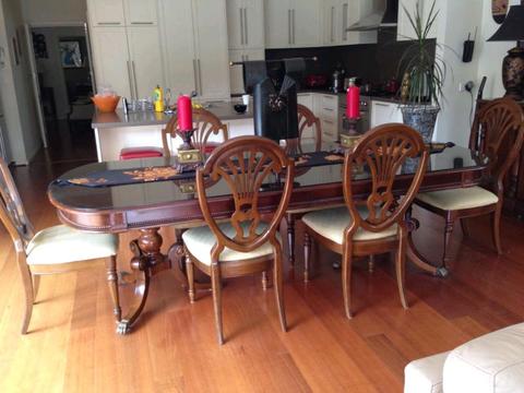 Stunning wooden dining table in great condition