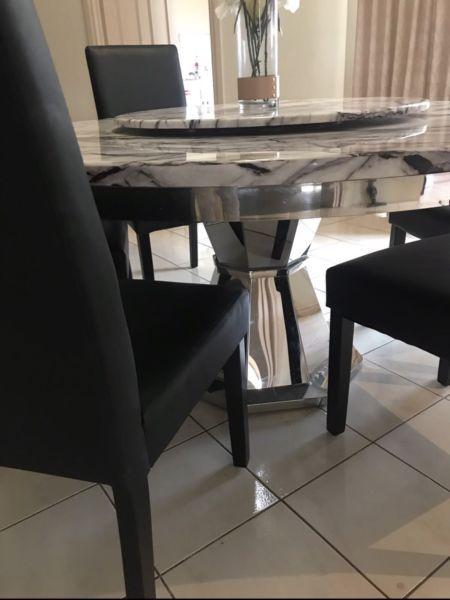PURE MARBLE TABLE & 5 LEATHER CHAIRS IMMACULATE CONDITION