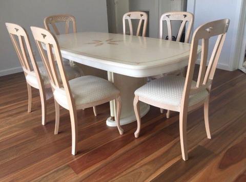 Dining table with 6 chairs - brand new condition
