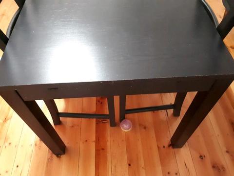 6 seat dining table (extendable)
