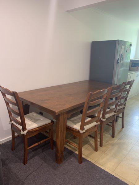 California Gully hardwood 8 seater table and chairs