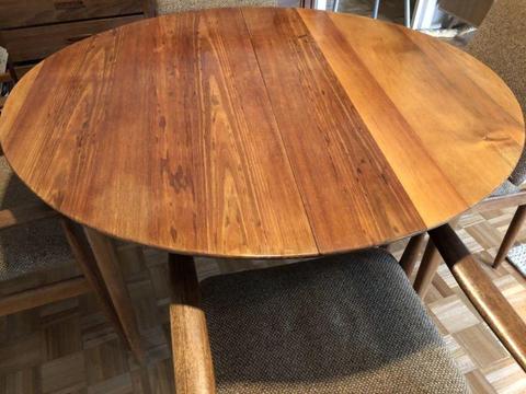 Extendable Parker 6 seat dining table