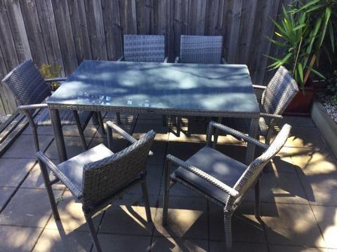 Onland outdoor dining table