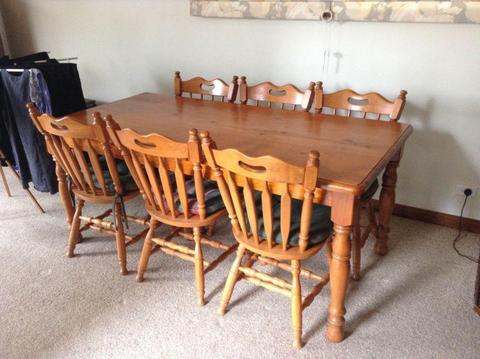 Solid Pine 6 seater dining table