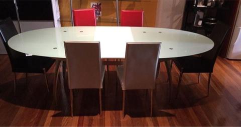 Glass extendable dining table with 6 chairs