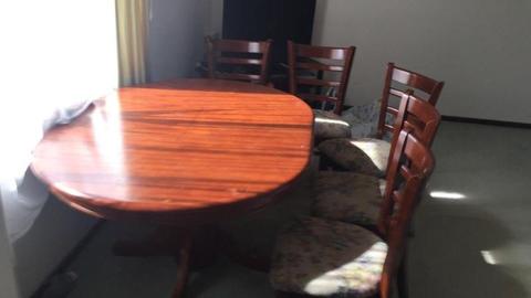 Five seater dinning table for sale $60