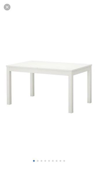 White extendable dining table