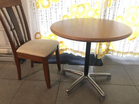 Small Dining Table and 2 chairs