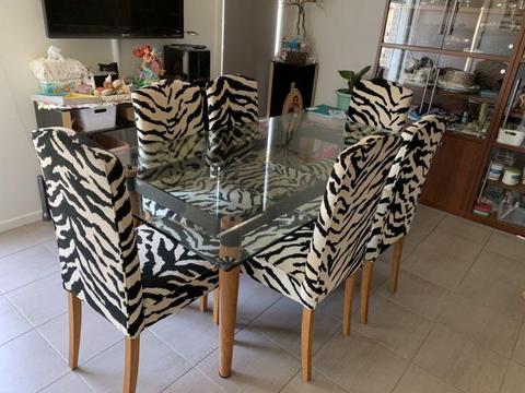 Dining table & 6 chairs dining set excellent condition $600
