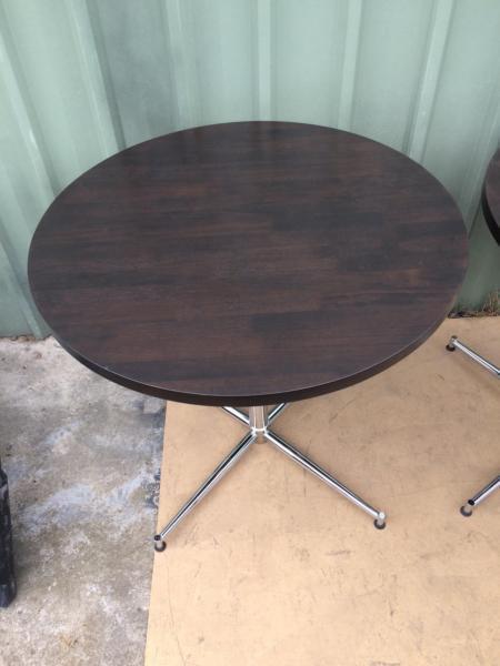 4 round cafe tables