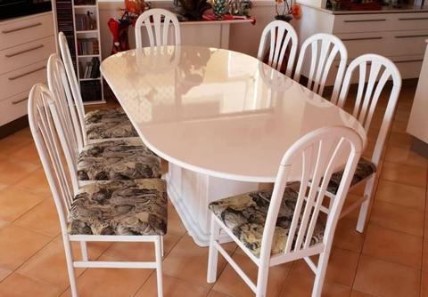 Dinning table & 8 chairs