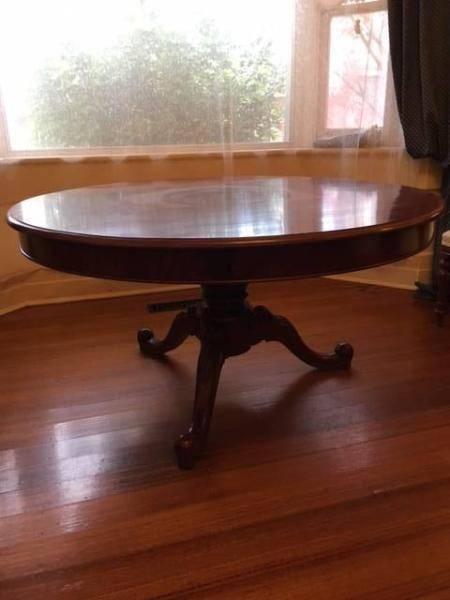 Solid Mahogany French polish Pedestal Dining Table with 8 Chairs