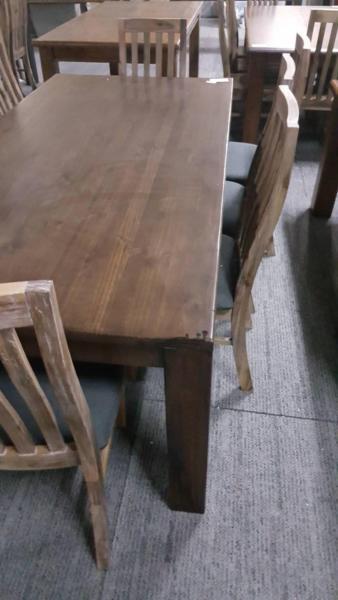 Clearance 9 Piece Dining (Ref table 17)