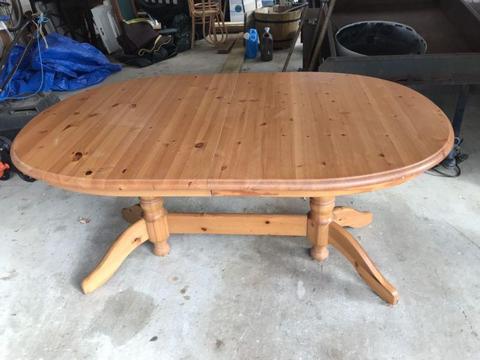 Dining table. Extension pine oval table
