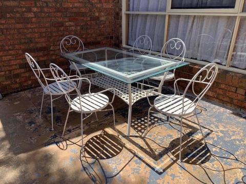 Outdoor Dinning Set 7 Piece White in great condition