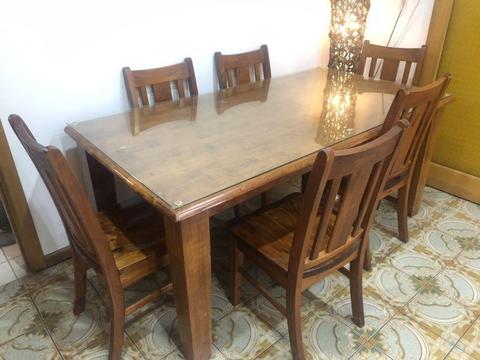Solid oak dining table- 6 seater