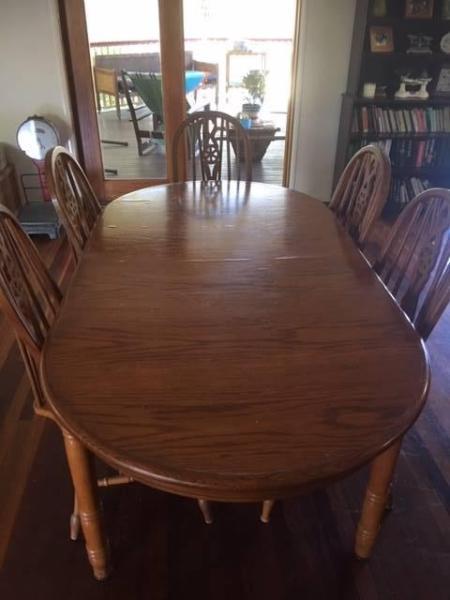 Dining room table and 5 chairs