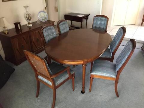 High Quality Vintage Dining Room Suite