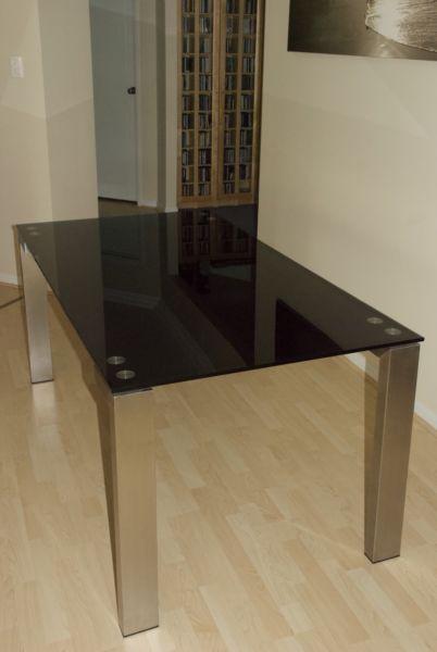 Dining table (seats 6)