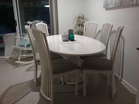 White high gloss dining suite