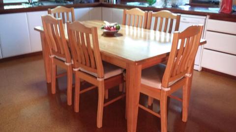 Solid timber dining suite Excellent condition