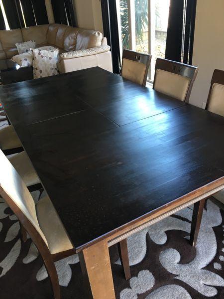 BROWN WOOD DINING TABLE