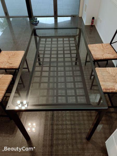 Beautiful high quality table and 4 chairs