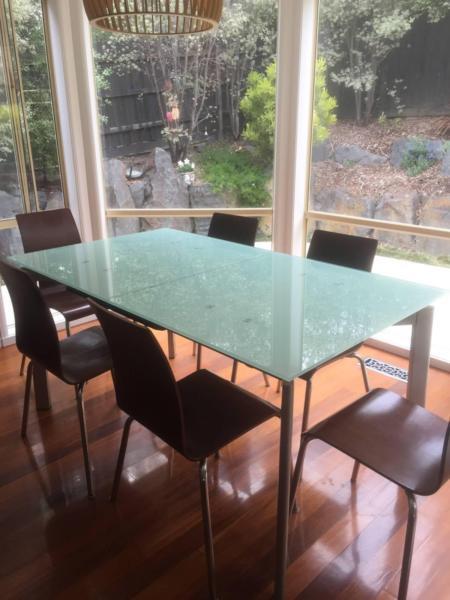 Dare Glass dining table