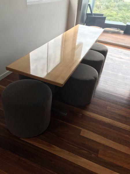 Table and ottoman seats