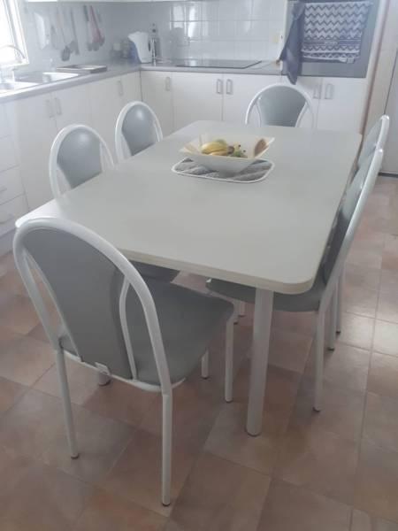 Kitchen table & Chairs