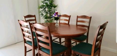 Extendable dining table with 6 chairs set!