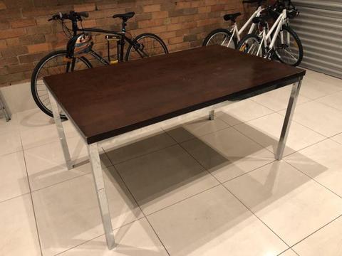 Dining Table with metallic legs