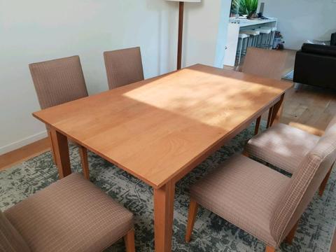 Dining Table Solid Ash timber with 6 chairs. Excellent Condition