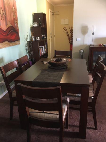 Dining table, extendable & 6 chairs (seats up to 8)