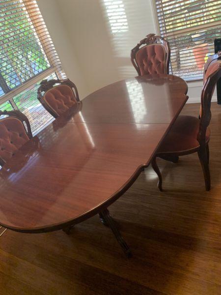 Queen Anne Style Dining Table and Chairs