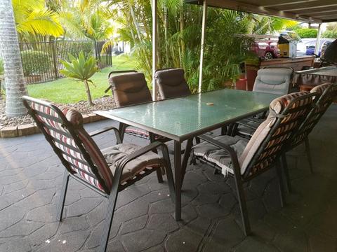 6 SEATER OUTDOOR SETTING WITH CHAIRS