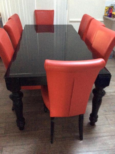 Dining set with 8 seats and matching Buffett table