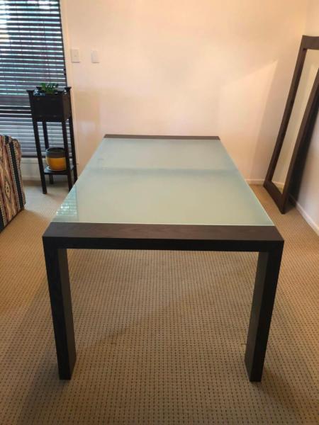 Dining Table Glass Top sits 6