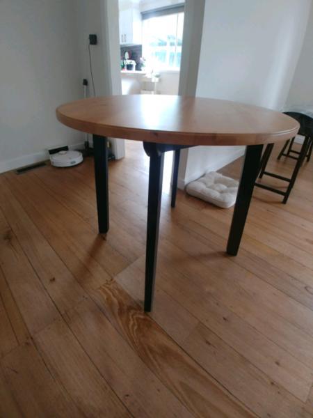 Round dining table and 2x chairs for sale - fantastic condition