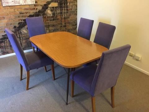Super funky and retro table and chairs
