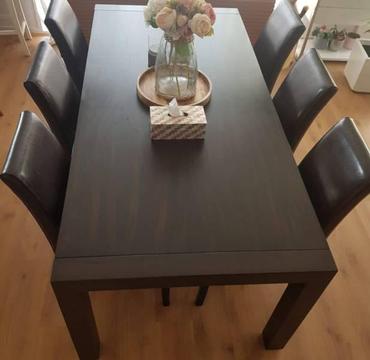 Nick Scalli Dining Table and 6 chairs in great condition