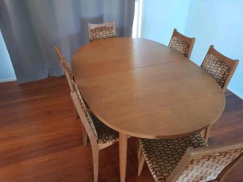 Retro extendable dining table and chairs
