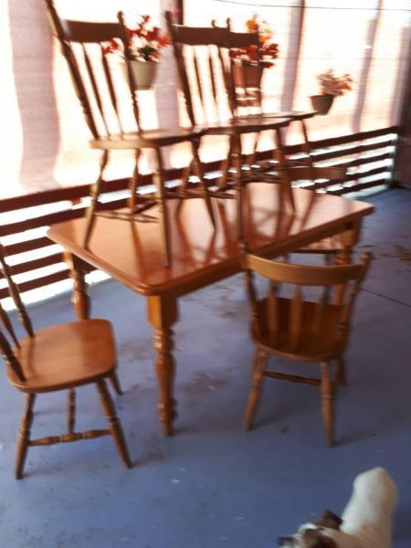 colonial pine table & chairs